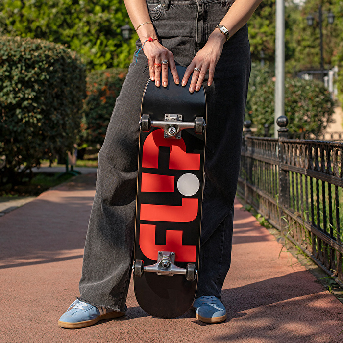FLIP 8 Odyssey Black Complete Kaykay